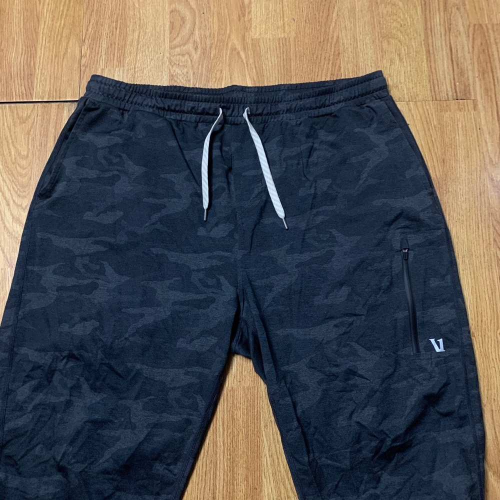 Vuori Sunday Joggers Men’s Size XL Gray Camouflage Performance Athleisure Lounge